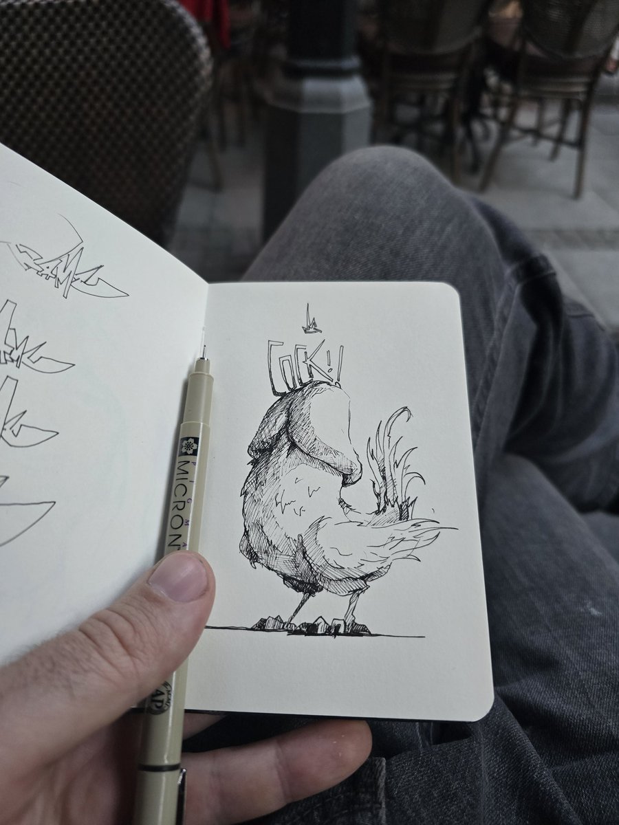 Azram1107_klan's tweet photo. OMG an artist!! I wonder what he's drawing... https://t.co/0TcnfhGnqd