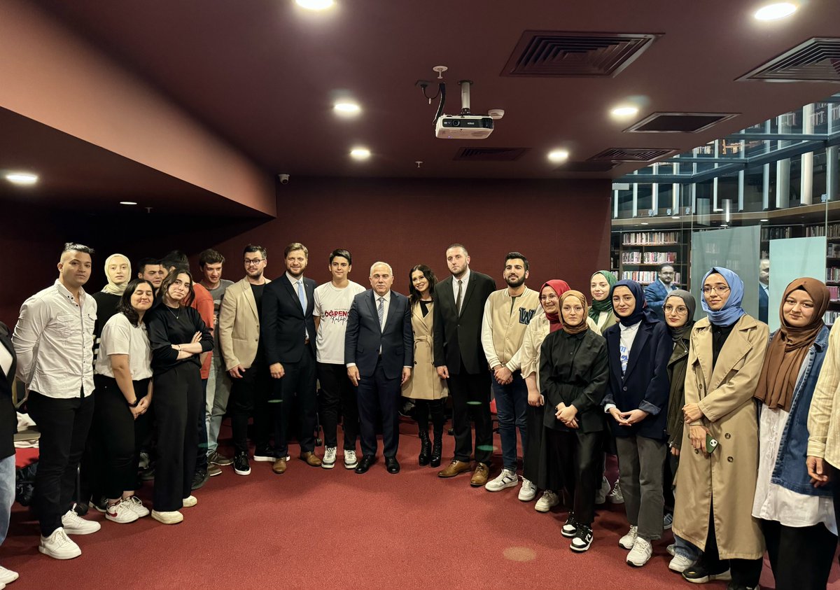 Balkanlardaki kardeş şehrimiz Saraybosna Stari Grad'ın Belediye Başkanı Sn. Irfan Čengič ve heyeti misafirimiz oldu. Fatih Merkez Kütüphanemizi de gezerek gençlerimizle sohbet ettik. Ziyaretleri için kendilerine teşekkür ederim. @IrfanCengic