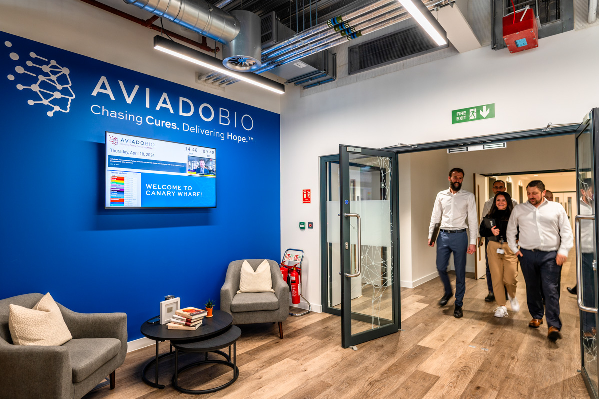 AviadoBio's tweet photo. Thank you to Steve Bates, CEO of @BIA_UK for officially opening our new office and labs at 20 Water Street. This moment of celebration was made possible by the support and enthusiasm of our investors, and hard work of the AviadoBio team.

#AviadoBio #innovation https://t.co/CrPZGwg6F1