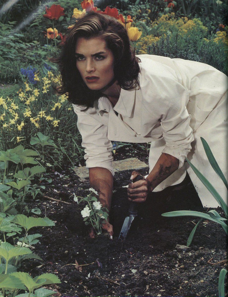 Happy #EarthDay!! 🪴🌼👩‍🌾 this is exactly what I look like in the garden, ha! 📸 #MarioSorrenti in 1999 for Harper's Bazaar