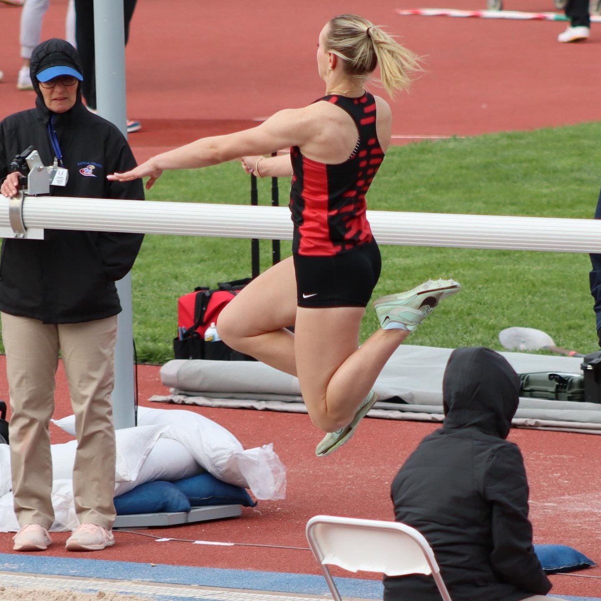BroncoTrack's tweet photo. Kassidi Watkins snatches another Broncos win at the Kansas Relays with a final mark of 5.82m (19’09”) in the long jump
She would have placed 2nd in the women’s division (college)!⚡️
#BroncosTF #KUrelays https://t.co/UCoLkS2AJe