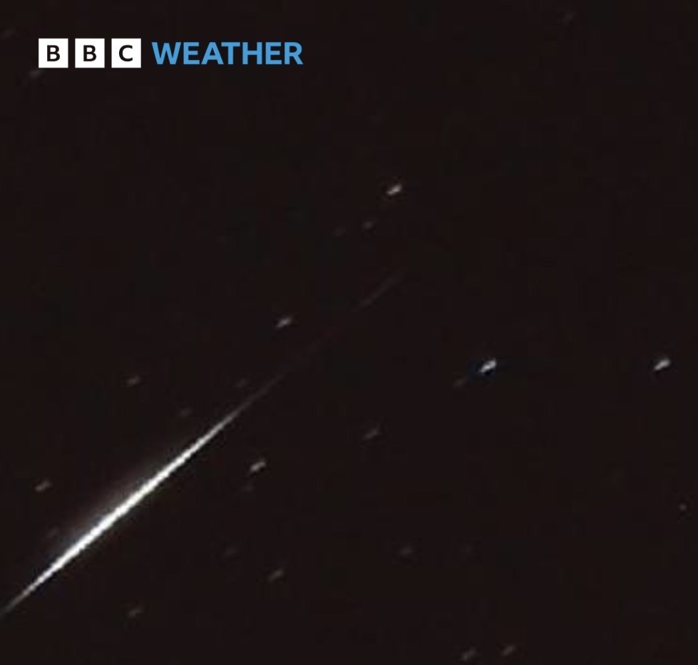 Looking out for shooting stars from the Lyrid meteor shower tonight? Scotland looks clear, Northern Ireland and north-west England will see some clear spells. Cloudy elsewhere, some clear skies in eastern East Anglia and far south-east England. 📷 BBC Weather Watcher Flash90D