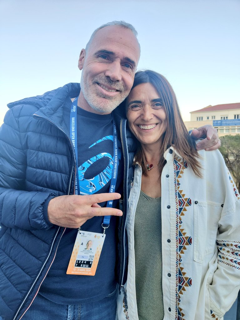 Un Godó no es un Godó sin mi .. FOTO OFICIAL del @bcnopenbs con el GRAN @alexcorretja74 Siempre es un placer volver a verte Alex 😍 @fernan_ruiz @Babsschett @MovistarTenis @JAMielgo @robercarretero @XaviGasso @cvillarroya @fabibitan @nataliallovovic