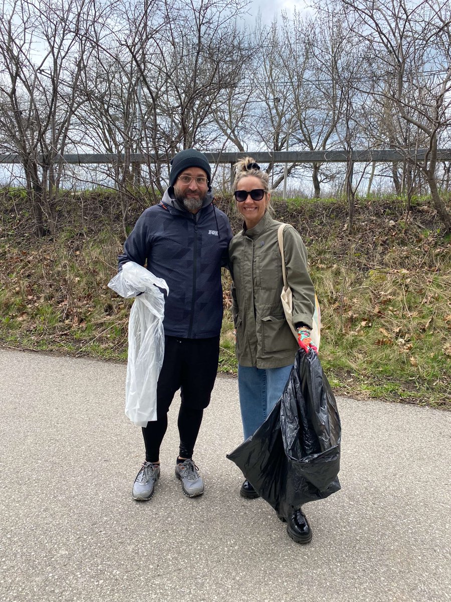 Thank you to all the volunteers who came out to #CleanTorontoTogether! Our staff appreciate the effort in helping our sites and the surrounding areas stay beautiful! Let’s keep Toronto litter free!