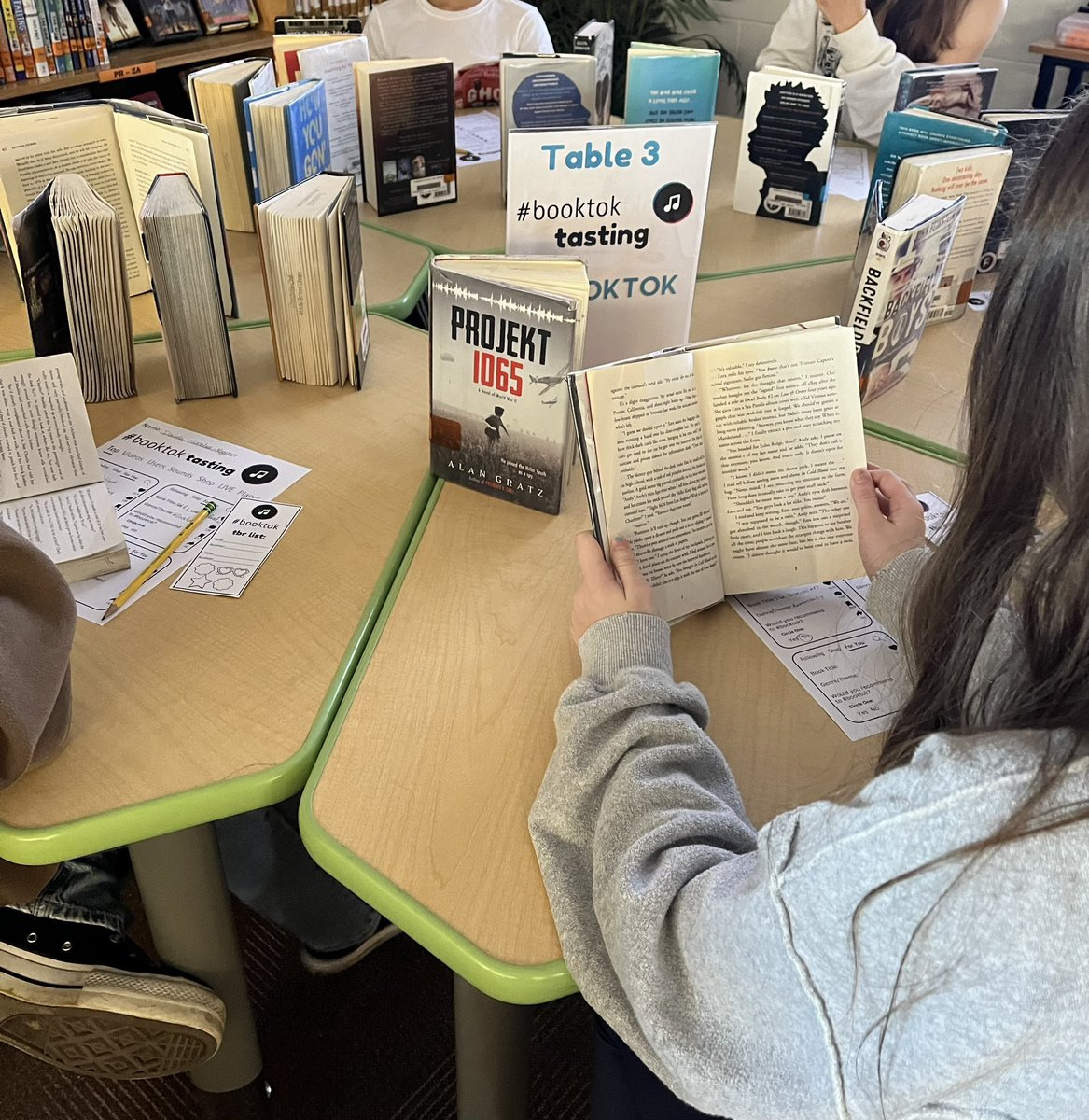 CC_MS_Library's tweet image. Our 8th graders needed a new independent reading book so the library gave them a #booktok themed book tasting! Look at the last pic to see what books they recommend to #booktok @CCCSD_MS @CCCSDtweets