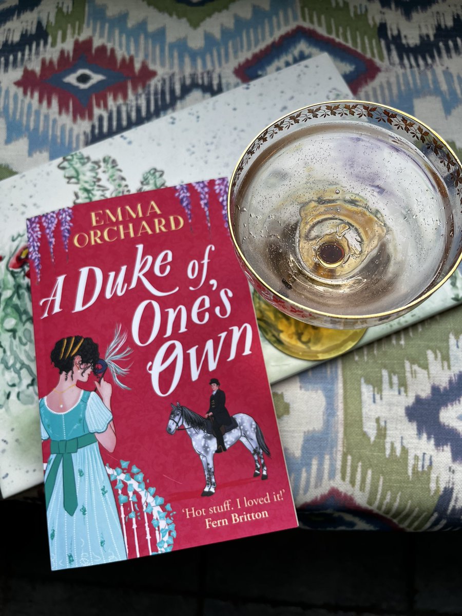 Raising a glass of Prosecco to everyone who has been so supportive on my publication day. Thank you! 🥂#regencyromance #historicalromance #Bridgerton #GeorgetteHeyer #romance 💓💓💓