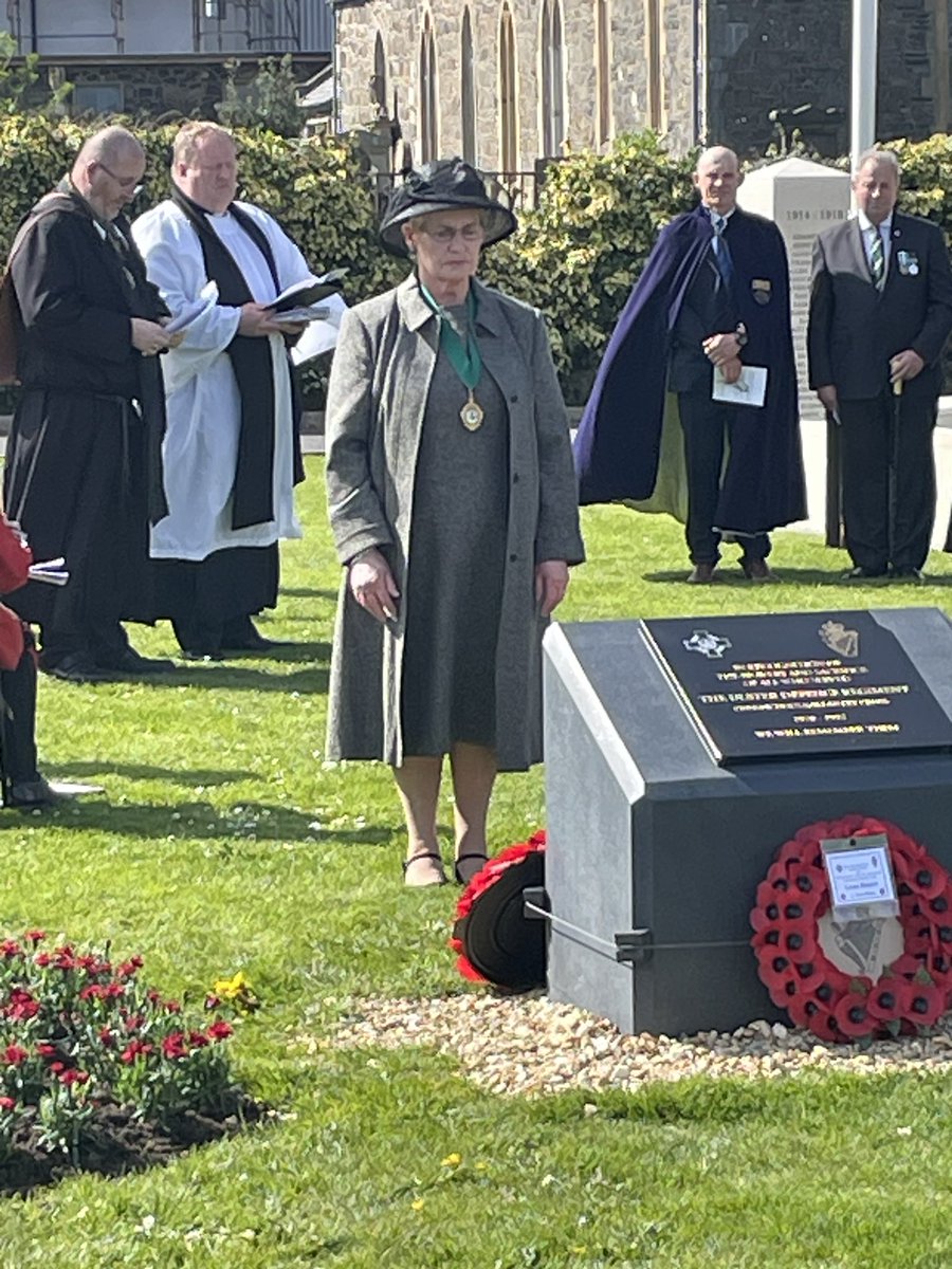 The Vice Lord-Lieutenant of #CountyAntrim ☘️, Mrs Miranda Gordon, DL, represented the LL at  the dedication and unveiling of a UDR Greenfinch memorial in Larne. @mea_bc agreed to commemorate the 50th anniversary of the recruitment of women (Greenfinches) into the #UDR (1/2)