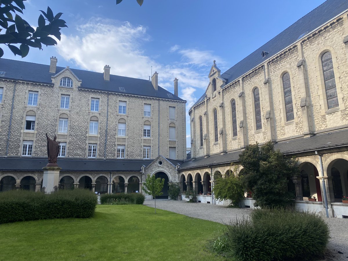 Signature à Reims d'une convention entre le diocèse de Reims (Mgr Éric de Moulins-Beaufort) et l’Institut Catholique de Paris (Emmanuel Petit) afin d’approfondir nos liens et renforcer nos échanges.