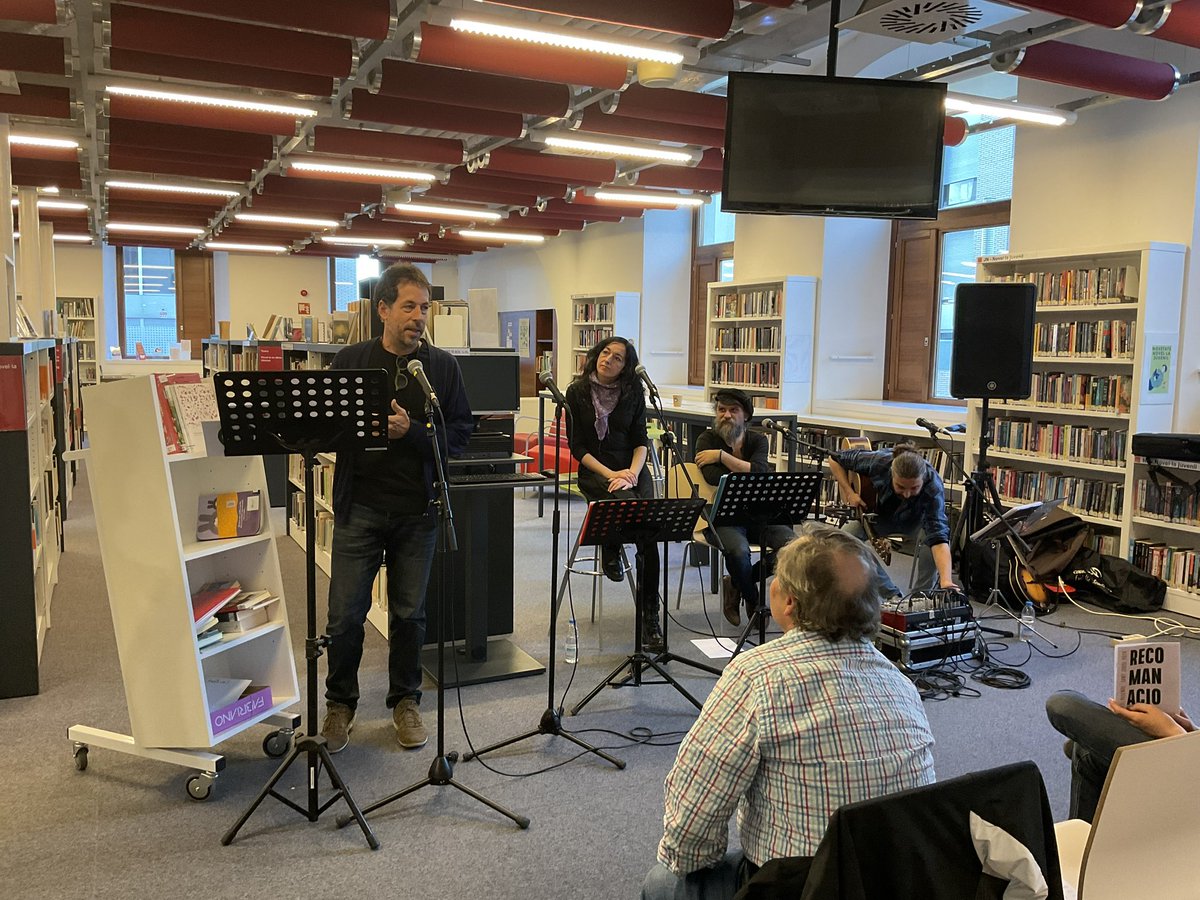 Revetlla de Sant Jordi a la #BiblioAllende