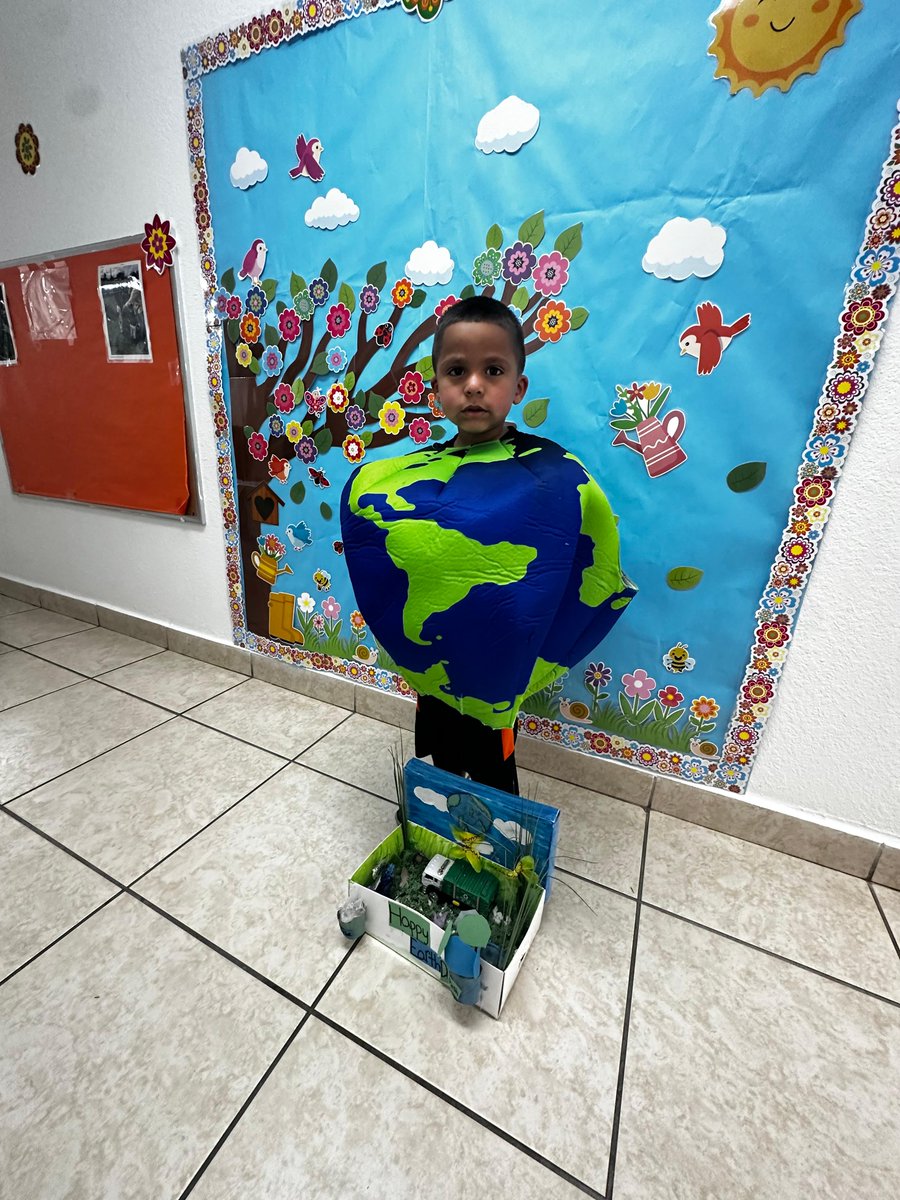 Earth Day project: Using recycled materials to create new items to learn about the importance of taking care of our planet. 

#scienceclass #handson #earlylearningcenter #HeadStart #EarlyHeadStart #HeadStartCuties #educationalactivities @natlheadstart  @headstartgov