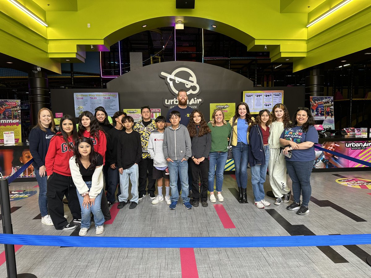 FullertonSel's tweet photo. What a fantastic couple of hours we shared with our RISING STARS from @NicolasKnights! This mentorship program does as much for us as it does for these amazing students. We love our rising stars ⭐️ 
#FSDlearns #FSD  #FSDsel
#SEL #FSDPBIS @fullertonsdconnects https://t.co/qioQRRAq40