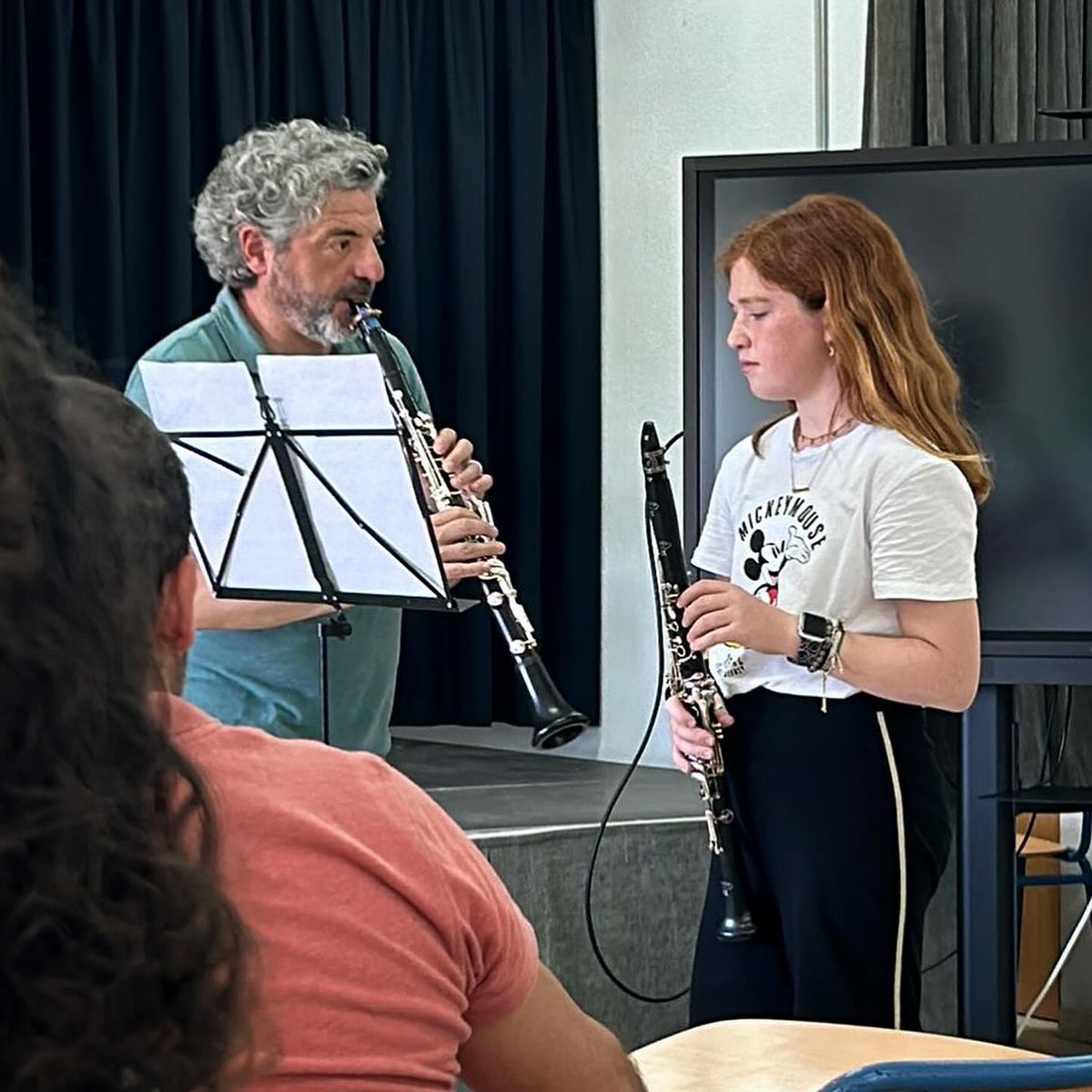 Quinteroclari's tweet photo. Lo pasamos en grande hablamos de clarinete y música en el Conservatorio de Arcos, se nos quedó corta la tarde 🙌🏼. 
Muchísimas gracias a todo el claustro y a los alumnos del centro.
#clarineteymusica #clarineteando #clarinets #periodclarinet #musician #musicislife #MasterClass https://t.co/YGeeSEbhP8