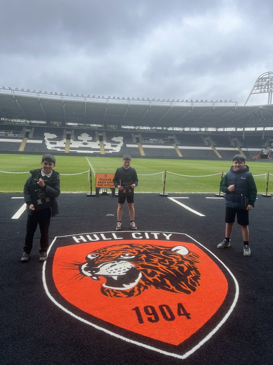 We had some very excited @HullCity fans in today from @PenshurstSchool for a @RunwithitHull enrichment day at @MKM_Stadium 🐯😊 #runwithit #practicallearning #enrichmentday