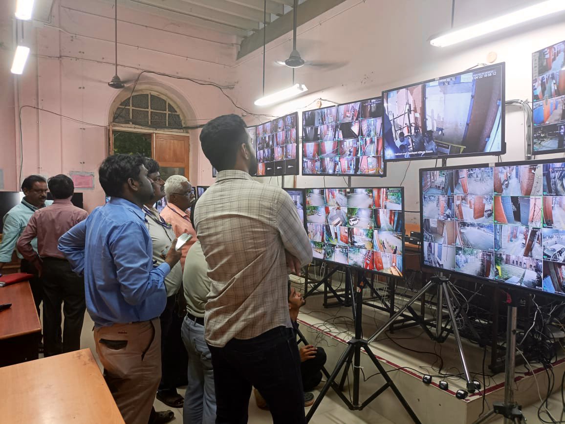 Greater Chennai Corporation (@chennaicorp) on Twitter photo R.O/RDC South MP Amith IAS, inspected the strong room and control room at Anna University.
#ChennaiCorporation
#Election2024
#LokSabhaElections2024 R.O/RDC South MP Amith IAS, inspected the strong room and control room at Anna University.
#ChennaiCorporation
#Election2024
#LokSabhaElections2024