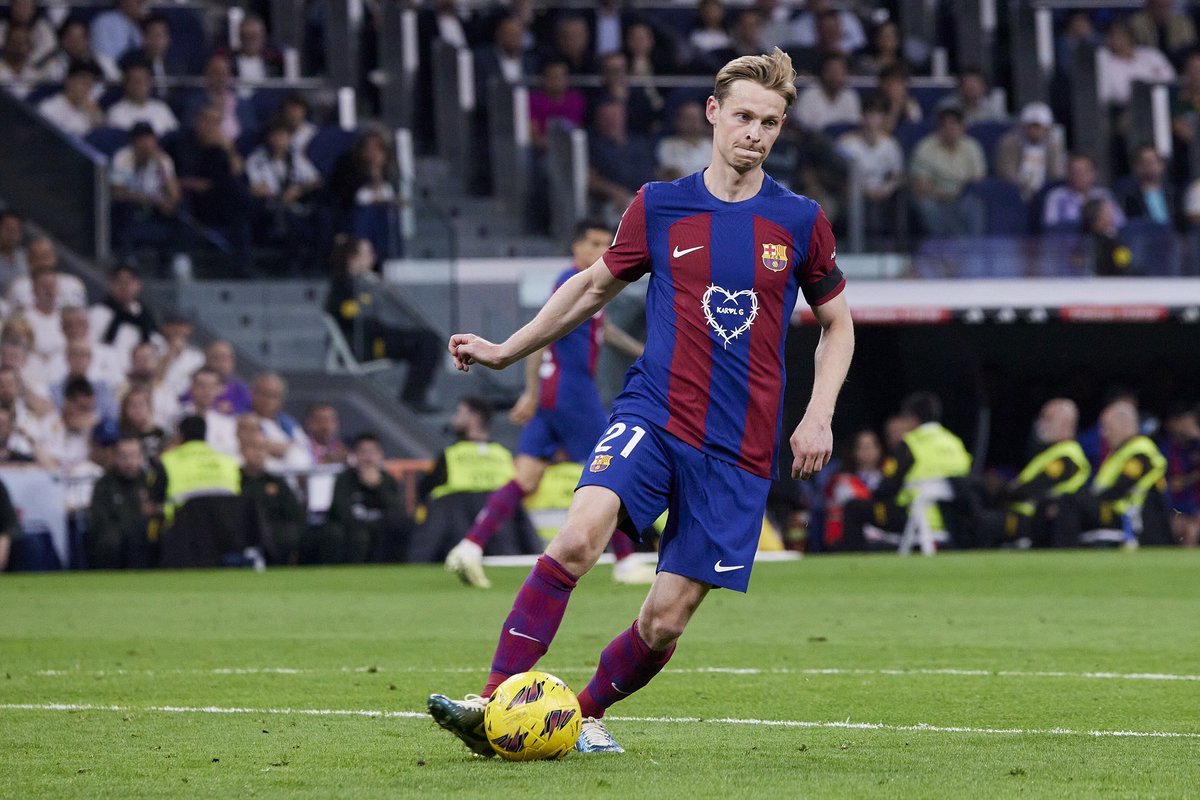 📍New rumors about Frenkie de Jong and FC Bayern: Bayern has never lost sight of him over the years! ➡️ He would be one of the biggest solutions for the central midfield ➡️ He's still on the list. They are keeping an eye on his situation at Barcelona. But even this topic is