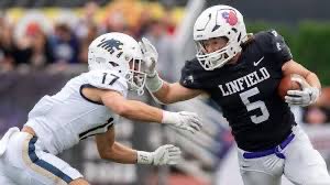 coachNez_'s tweet photo. Thank you coach @CoachFendall and @LinfieldFB for stopping by to talk to our student athletes! We will continue to #RTR and bring #Energy @Parkrose_fb https://t.co/migh6bR8A7