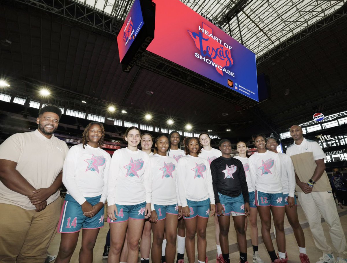 CoachCPrice's tweet photo. I'm going to the ends of the earth and back for this crew. Love them more than they'll ever know. Every game they make me a better coach and I'm forever thankful...π€π½π©΅π©·π¦
#Un1tedFami1y #DaVu1tures #AP3 #LannaB #SlimSniper #Yaya #Stix #RissaB #Suge #YazzyFresh #KK #BIGC #VickyD #BigK #CoachesMatter