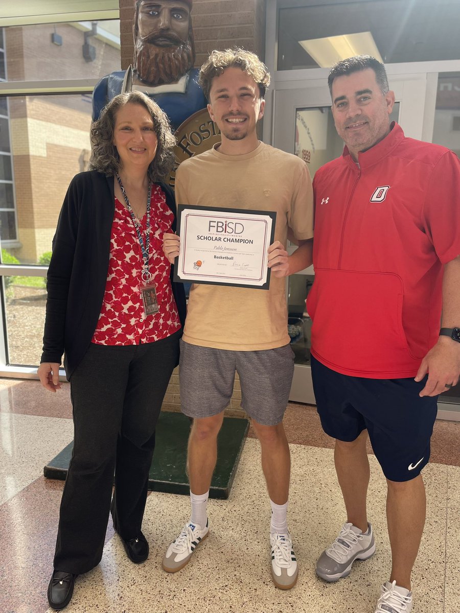 Congratulations to @JonssonPablo on receiving the FBISD Scholar award from @FBISDAthletics He has set the standard of academic excellence for this program. Thank you for being a positive impact on this community, program, and school