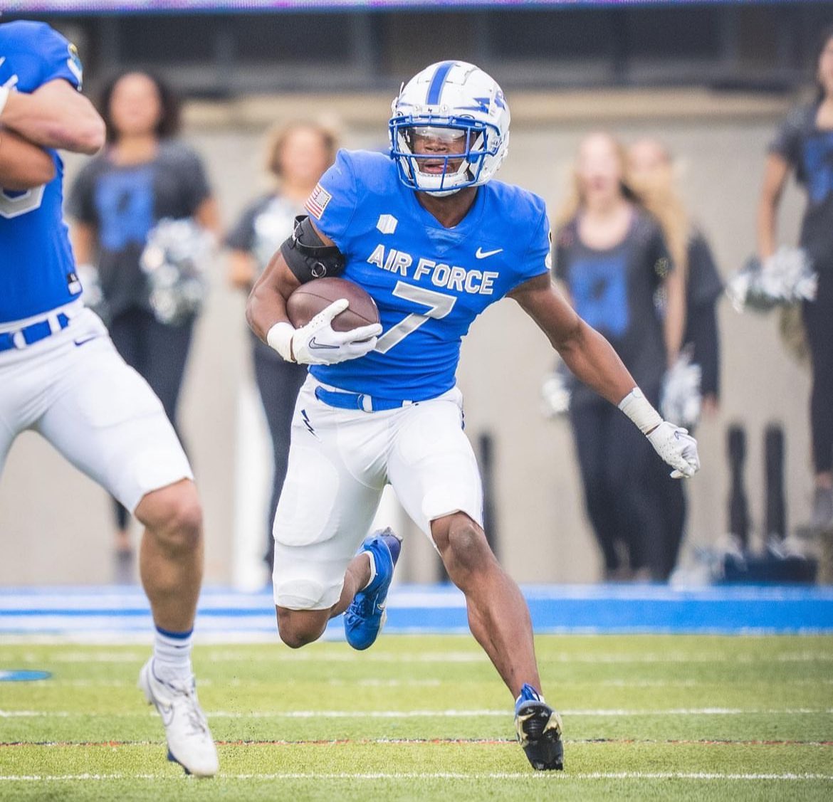 #praisegod I am blessed to say I have received an offer from Air Force Academy @coachskene3 @CoachDeLaTorre @DaveHenigan @LdubbRedRed @CoachMyronN @CoachCockerill