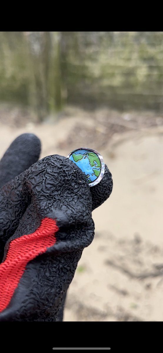 An apt thing to find on our #EarthDay2024 beach clean on the River Thames today 🌏♻️☝🏽 #beachcleanup #TakeAction #cometogether #earthday