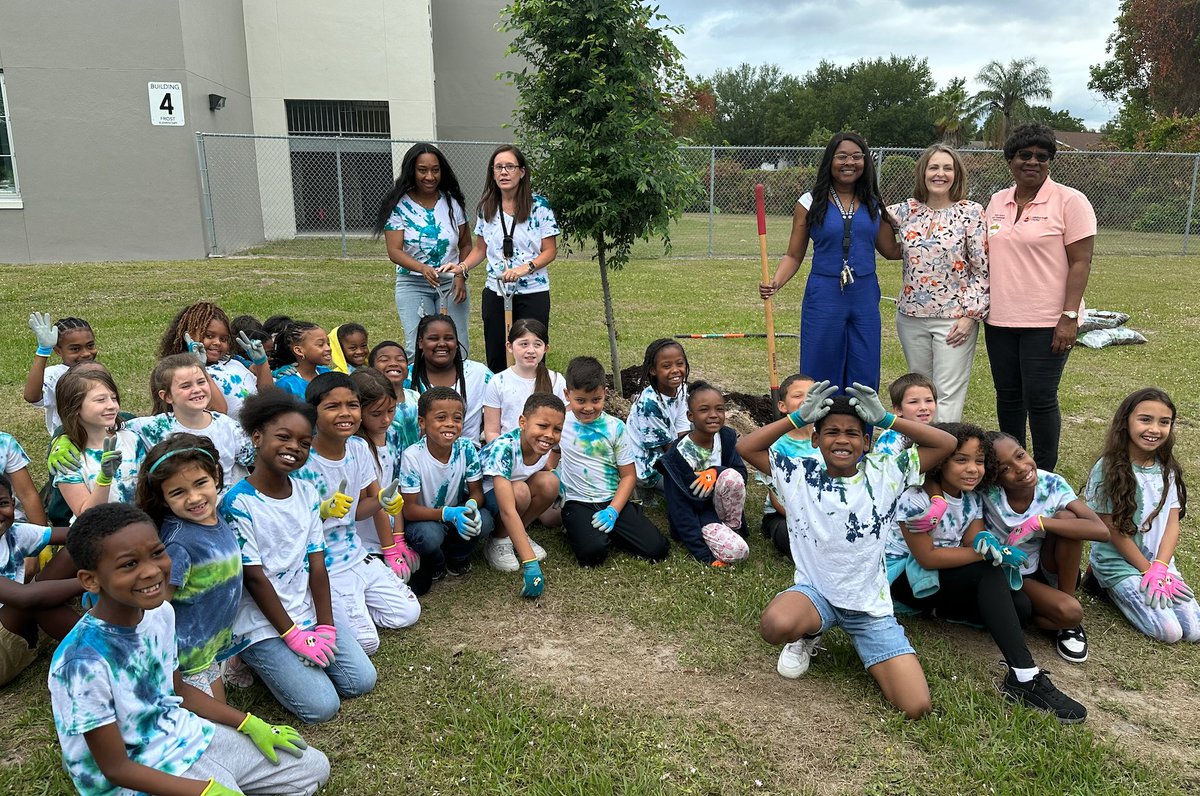 Happy 🌎 Day from the 2nd grade class @FosterElemHCPS ! Thank you to @HillsboroughFL , @USRepKCastor , & Commissioner Gwen Myers for helping in today's tree planting ceremony! Now, these students can nurture their tree, and watch it grow year after year! 🌳 #EarthDay2024