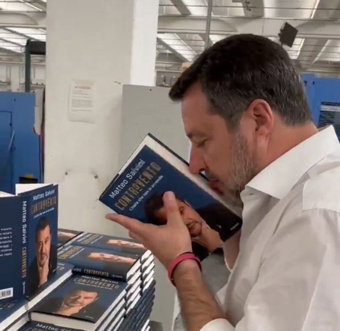 #Salvini Poi dici che uno se le cerca; sappia signore che i libri sono utili pure da leggere.