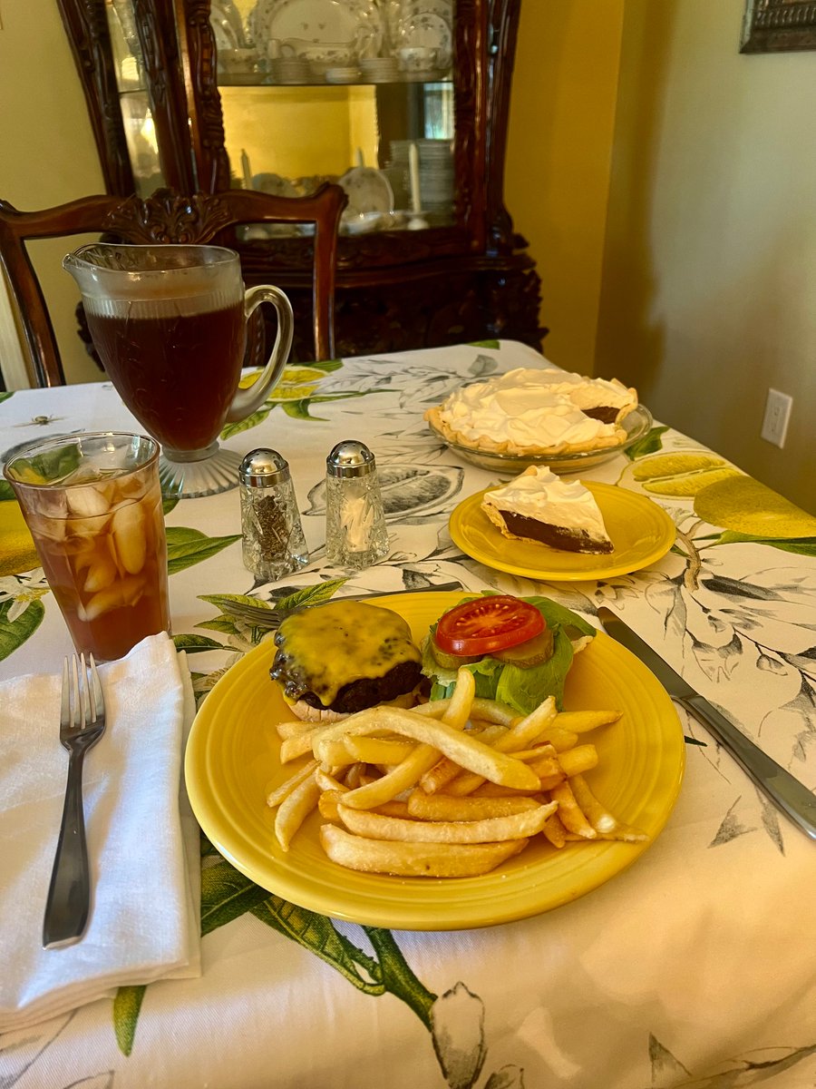 I fired up the grill for burger Monday. Cooked up a batch of fries and homemade chocolate cream pie for dessert. I hope everyone is having a great start to the week. Happy Earth Day. #lunch #MondayFunday #foodphotography