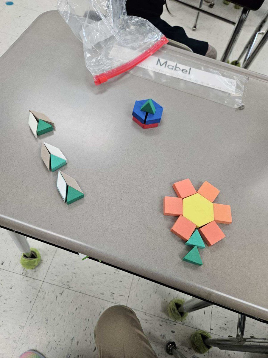 Mrs. Terry’s first grade class enjoyed working with 2D shapes to build other shapes today. Keep up the amazing work, students! #BarkerAwesome