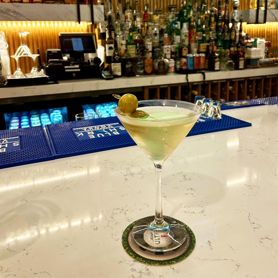 Shaken, stirred, dirty, dry, or simply perfect? Martinis always hit the spot. 🍸✨ Come enjoy a martini made your favorite way at 55 Bistro Bar!

Kitchen open until 8pm
Bar open until 9pm

#MartiniMonday #sportsbar #sunsetbeachnc