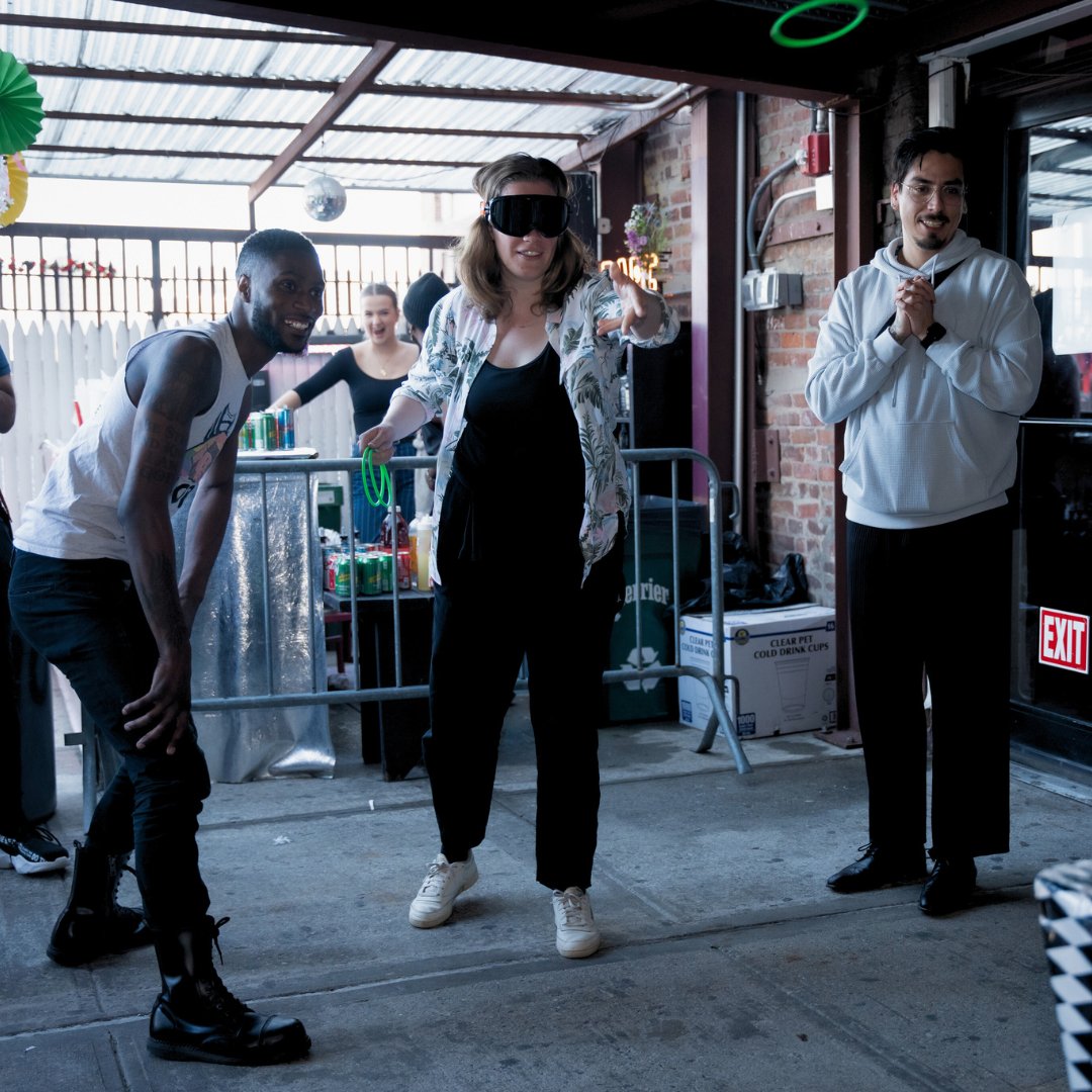 NavigayteBrklyn's tweet image. We had so much fun hanging out with you at 420 Wonderland. Thanks for playing our games and chatting with us! @three

 #3DB #Queer #Brooklyn #sexualhealth #HIVPrevention #3DollarBill #Queernightlife #nightlife #420