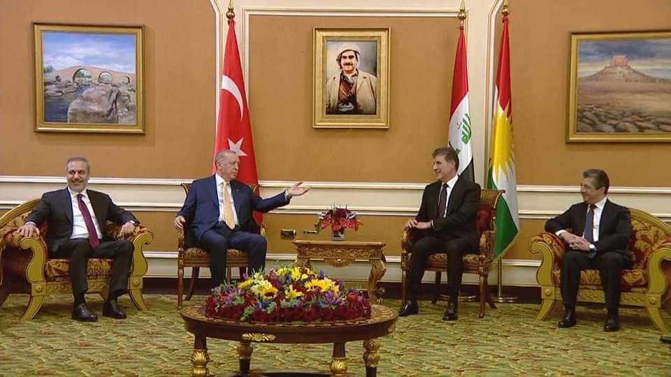 🔴 Cumhurbaşkanı Erdoğan ile IKBY başkanı Neçirvan Barzani arasındaki görüşme başladı.