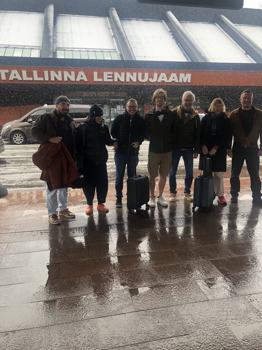 It was zero degrees Celsius & snowing ⛄️ when we caught the plane ✈️ from #Tallinn #Estonia & our guitarist Chris Roberts was still wearing 🩳 shorts !!! Ah , youth … 😉. #musicians #touring #livemusic #singersongwriter