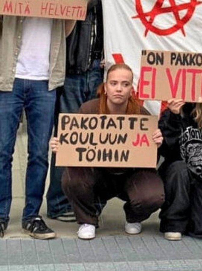 realJariLeino's tweet photo. EI SAA pa-kot-taa!!!
#Alppilanlukio #valtaus #ihmisoikeudet https://t.co/P01RBVgKd1