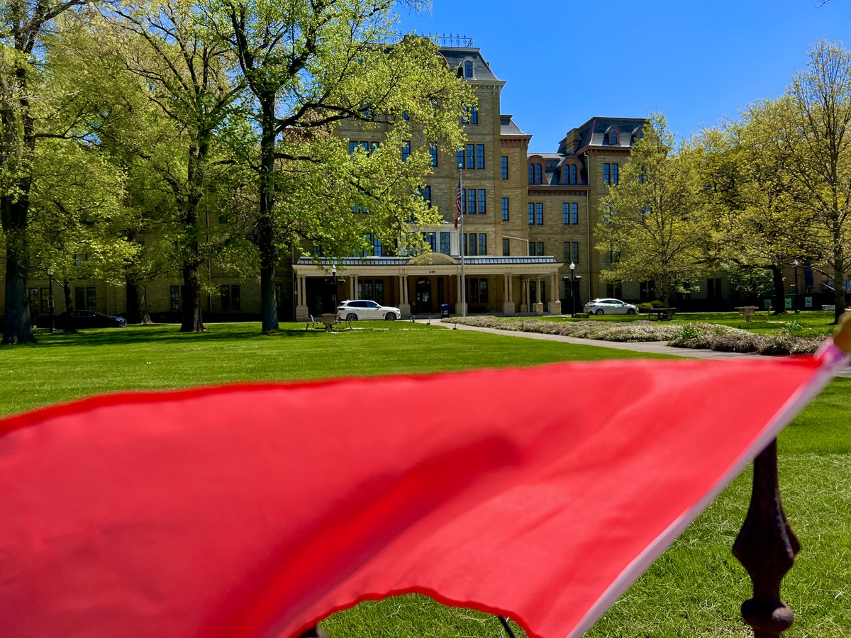 As we observe Crime Victims' Rights Week, let's recognize the courage and strength of survivors and give them the support they need to rebuild their lives. @ColumbusHealth has placed 148 flags honoring the lives lost to violence last year. LEARN MORE ▶️ bit.ly/3xUZHjv