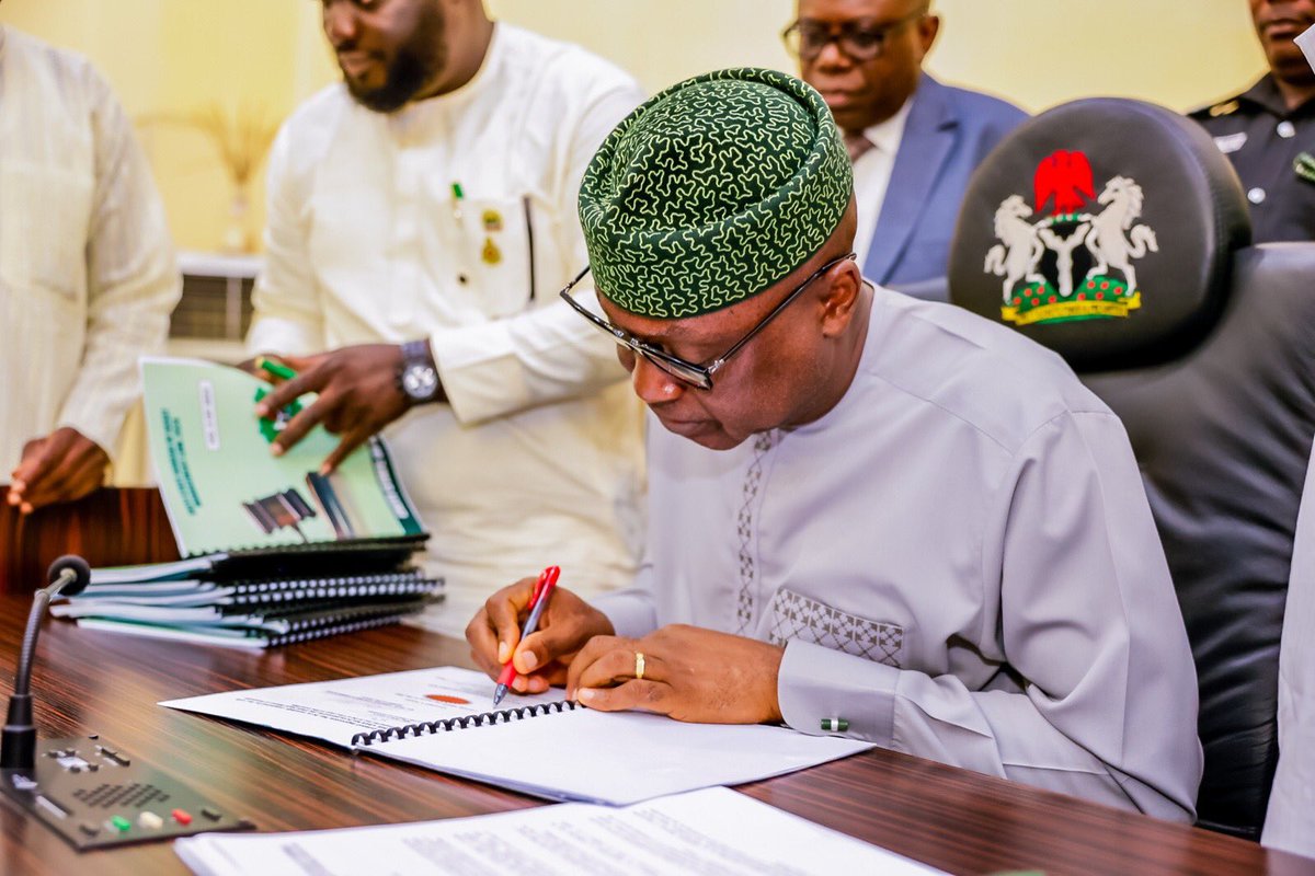biodunaoyebanji's tweet photo. I was pleased to sign four new laws that affirm our administration's commitment to good governance, accountability, effective regulation, and equal opportunity for development by all communities in our state. 

The laws are the Ekiti State Regulation Approval Law, 2024; Ekiti State Environmental Protection and Watershed Management Agency Law, 2024; Ekiti State Bureau of Asset Management Law, 2024; and Ekiti State Local Content (First Amendment) Law, 2024. These laws will bring about streamlined processes, better environmental protection, improved asset management, and increased local production, all of which will contribute to the overall development of our state.

I commend our House of Assembly members for painstakingly making tangible laws and the State Executive Council for their commitment to service delivery. Our administration remains committed to working for the needs and aspirations of our people in line with the shared prosperity agenda.