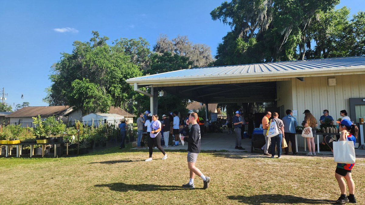 The UF #PlantScience Spring Festival was amazing. There was such a big turn out and it was very well organized. Thanks to everyone who put this program together.
@ufhorticulture @UFCALS