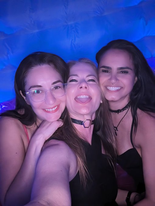 Bestie's Birthday @playhouselv Was An Amazing Memorable Time   #birthday #craziness #bestie #shenanigans<a class="tags" target="_blank" title="On Twitter" href="/?out=eyJ0eXAiOiJKV1QiLCJhbGciOiJIUzUxMiJ9.eyJpYXQiOjE3MjE1Njg0MTgsImlzcyI6InR3cG9ybnN0YXJzLmNvbSIsIm5iZiI6MTcyMTU2ODQxOCwiZXhwIjoxNzUzMTA0NDE4LCJyZWRpcmVjdF91cmwiOiJodHRwczovL3R3aXR0ZXIuY29tL3BsYXlob3VzZWx2In0.9LBubO1zvgJ7rXNKYKPz9Nfn-plPzftU1t7KJbTy3OSN6K_-dqxwHDUHjfPVgtPwHRn3VXIBgUiaF_Q38EGeSA">@playhouselv</a><a href="/tag/fun"class="tags"><span>#fun</span></a><a href="/tag/girls"class="tags"><span>#girls</span></a><a href="/tag/party"class="tags"><span>#party</span></a><a href="/tag/latenight"class="tags"><span>#latenight</span></a><a href="/tag/birthday"class="tags"><span>#birthday</span></a><a href="/tag/bestie"class="tags"><span>#bestie</span></a>