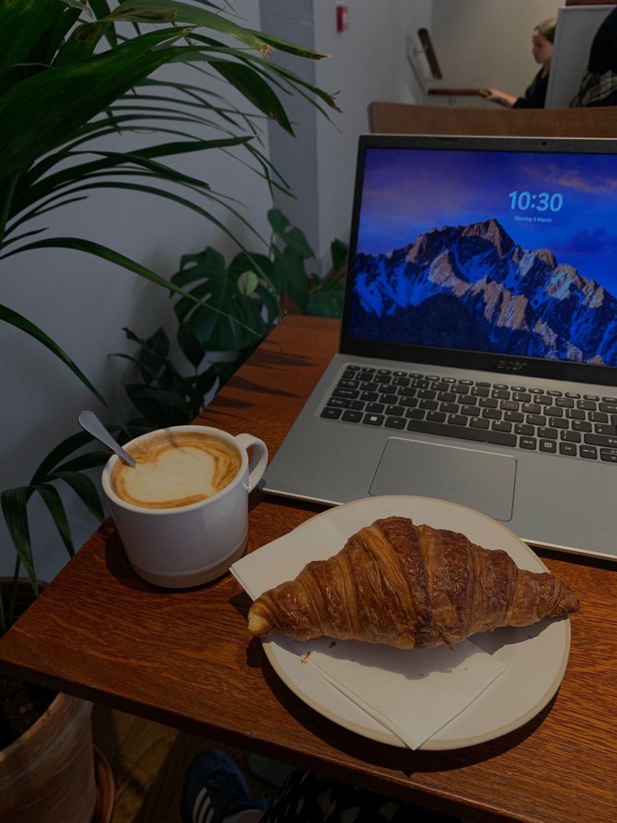 what more does one need on a monday ☕️🥐💻