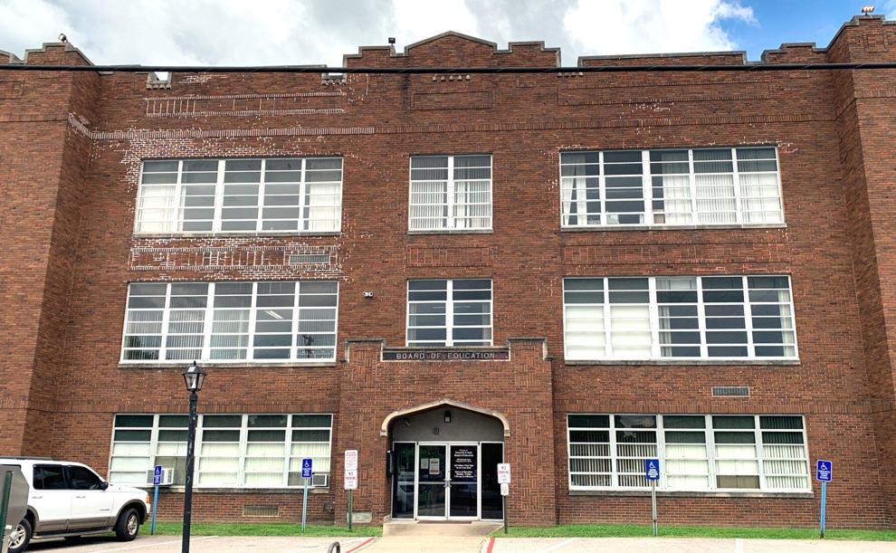 Kanawha County Schools is developing a policy that would allow armed security personnel in the county’s elementary and middle schools.

By Roger Adkins, Charleston Gazette-Mail
ow.ly/qk6t50Rlh1k
#KanawhaCounty #WVNewspapers