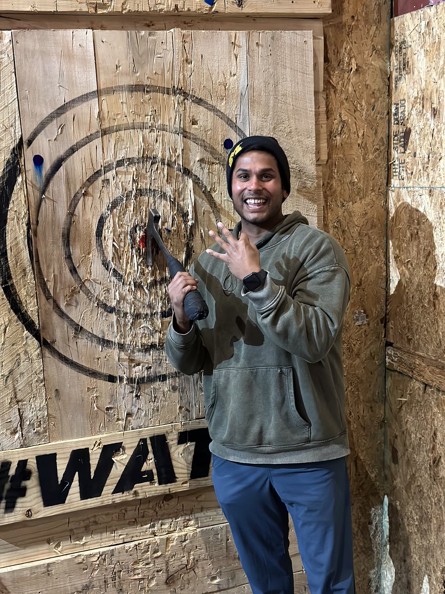 #MentorMonday with some axe throwing! 🪓⚡️ #wellness #anesthesia #axethrowing