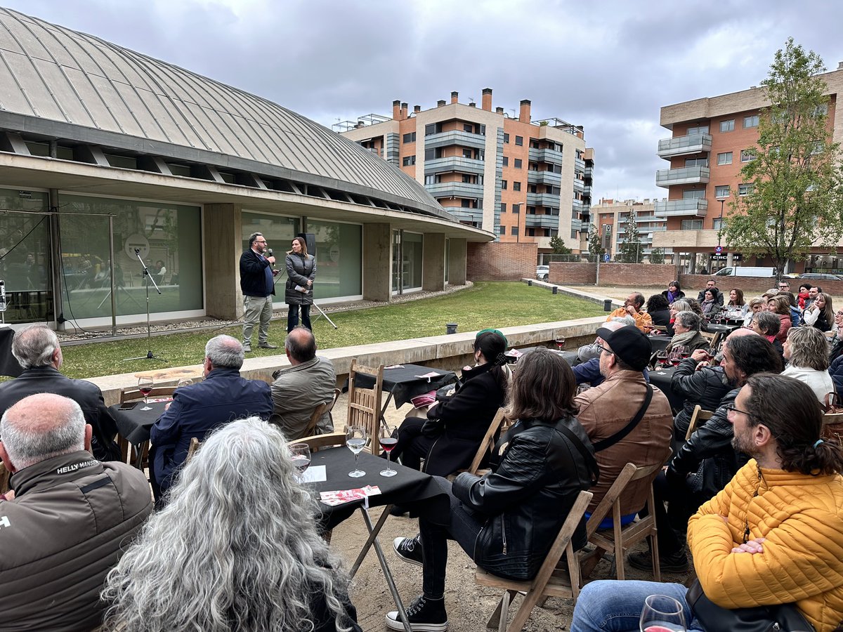reus_cat's tweet photo. 🌹📚🐉Revetlla literària per presentar les novetats editorials d'autors locals de la Diada de #SantJordi2024👇

ℹ️ https://t.co/1omDCafa7F

@ReusCultura #BibliotequesMunicipals https://t.co/ve1XPuX9Cc