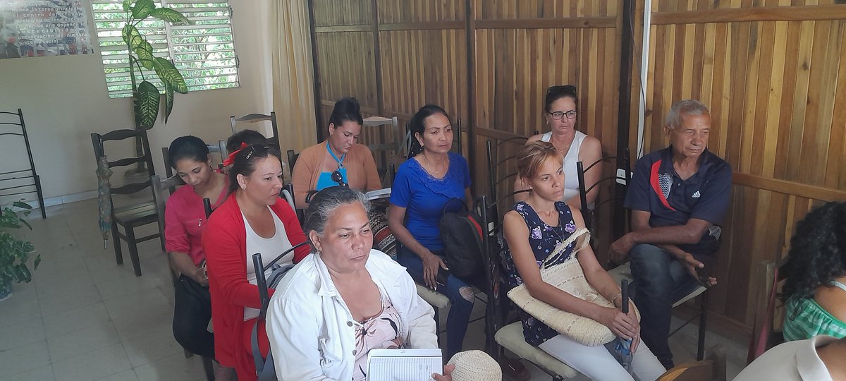 DaylenisBe12288's tweet photo. Participa Consejo de dirección de Cultura #Yara junto al Viceintendente Yosvani que atiende la esfera social Reyes Fernández e invitados en vídeo de #RecreaciónSana desde la sede de la Asamblea Municipal del Gobierno.
#CulturaYara 
#CTCYara https://t.co/4R41sERBgW