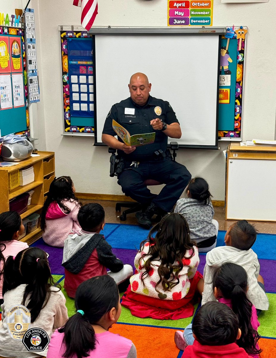 #Spring into reading with First St. El & Officer Camarillo. There’s no better feeling than sharing a story & laughs with these future leaders of tomorrow.
🙂#ReadyForTheWorld 📖

#LASPD #LAUSD #ServingTheFutureToday #Reading #ReadingIsFun #CommunityPolicing #Mentor #Lead #Protect