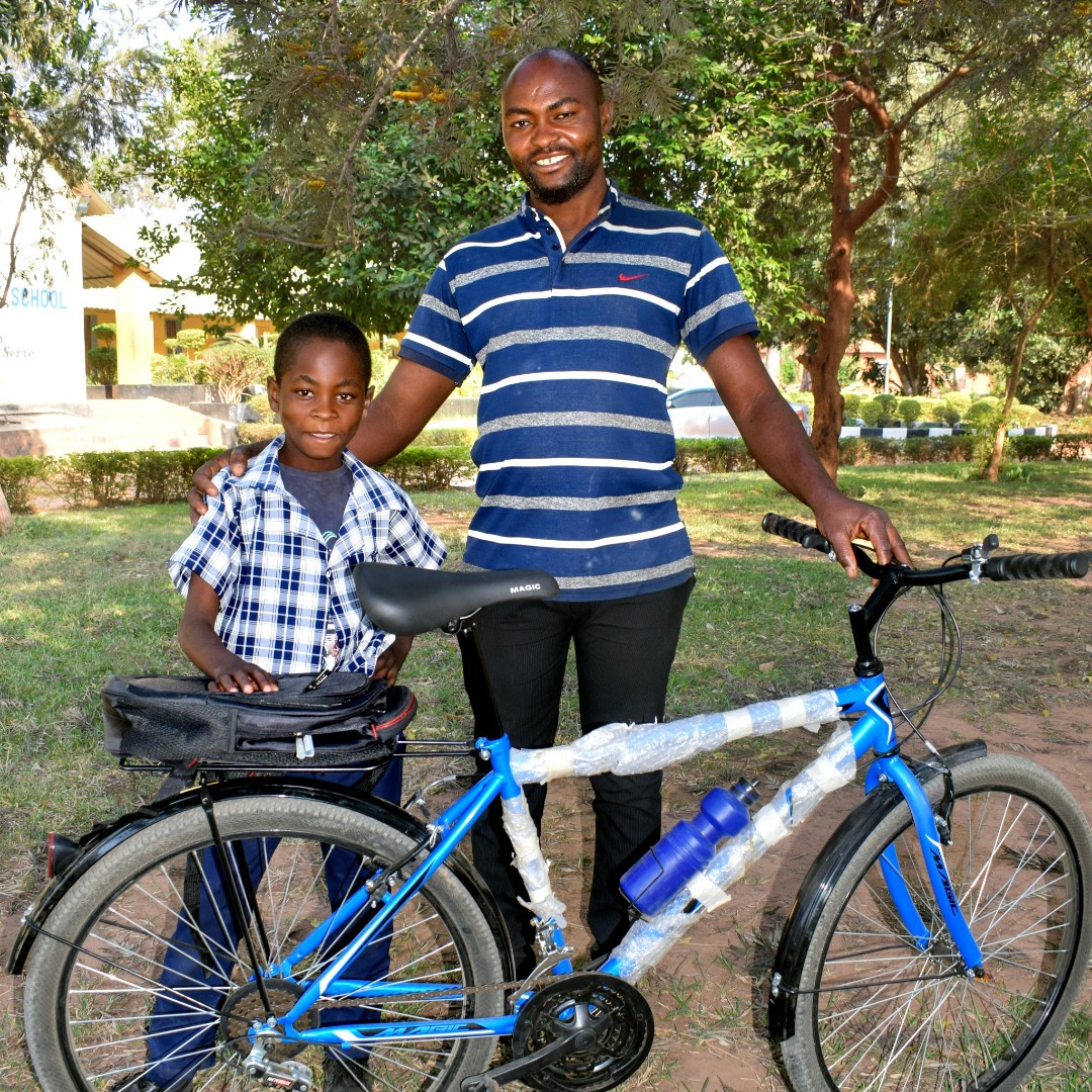 Happy Monday from our Serenje site in Zambia! Cheerful and active Alfred is only 11 years old and was sponsored in 2022. He’s the oldest of three siblings. This year he was so thrilled to receive the gift of his very own bicycle!