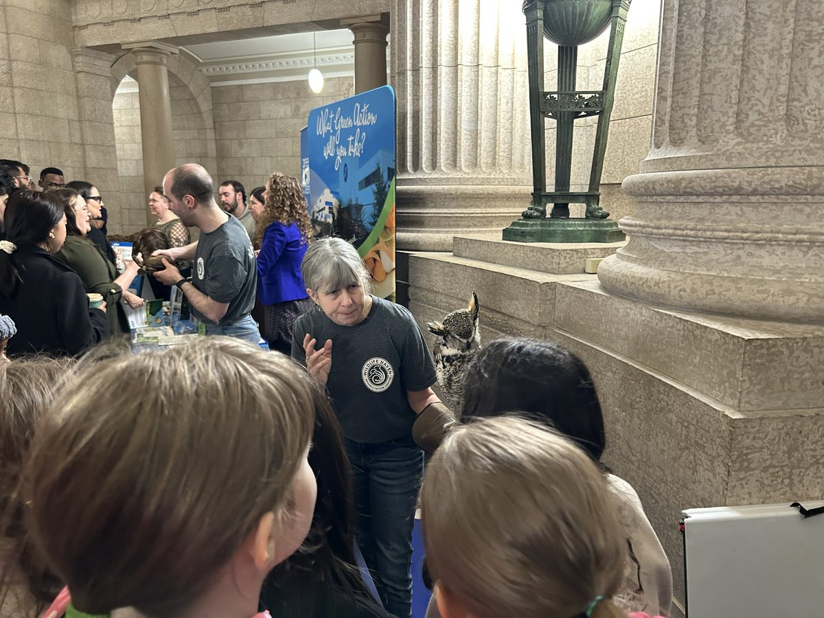 Honoured for the @esgenviroclub to be invited by @MikeMoyes4Riel to visit the Mb Legislature for an amazing Earth Day event. Ss heard speeches, spoke w NGOs, met MLAs, ministers, and premier @WabKinew . So inspiring to see great work being done for our planet. @louis_riel_sd