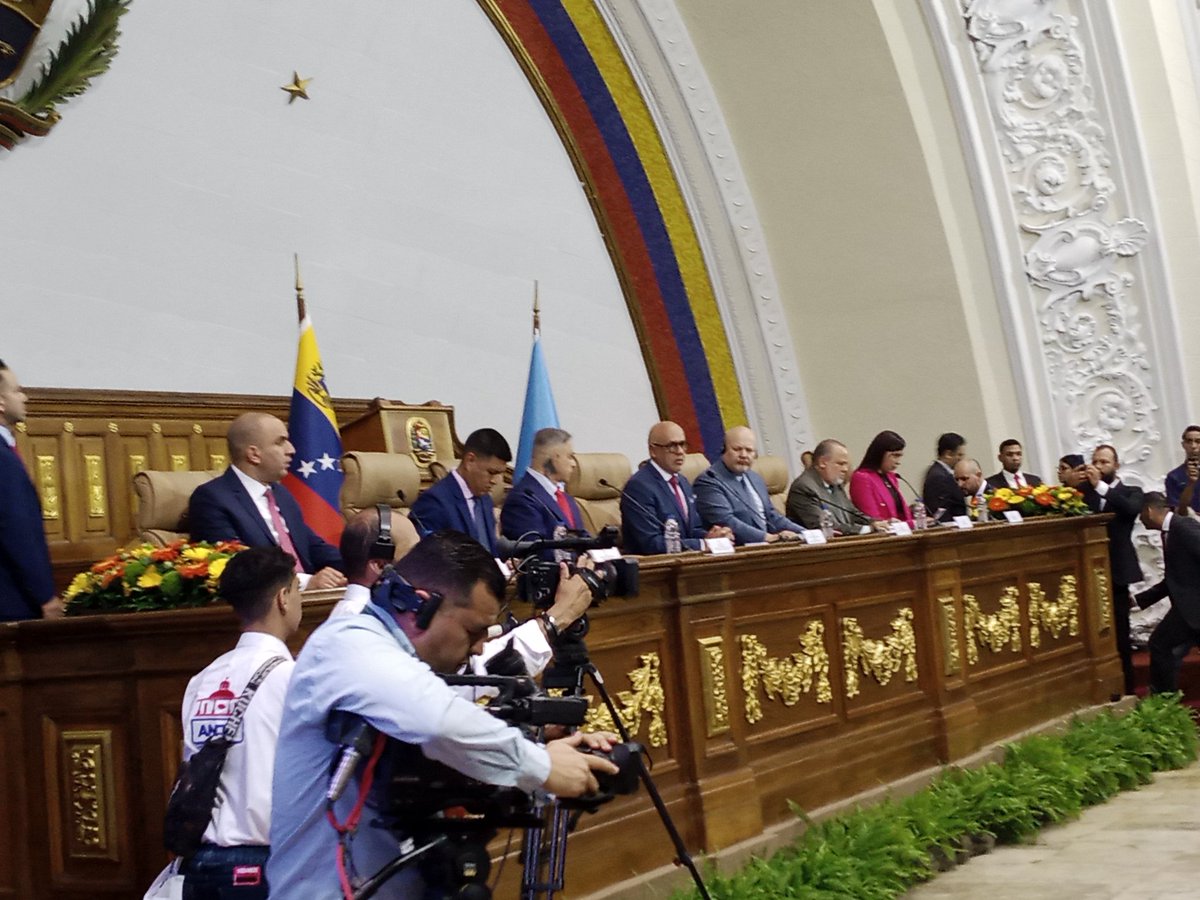 Defensoria_Vzla's tweet photo. #AHORA Defensor del Pueblo @aruizddp participa en un encuentro en la @Asamblea_Ven para la presentación del Plan de Trabajo y  asistencia técnica  que ofrecerá Karim Khan, Fiscal y jefe de la Corte Penal Internacional. https://t.co/yO1Ws8r52v