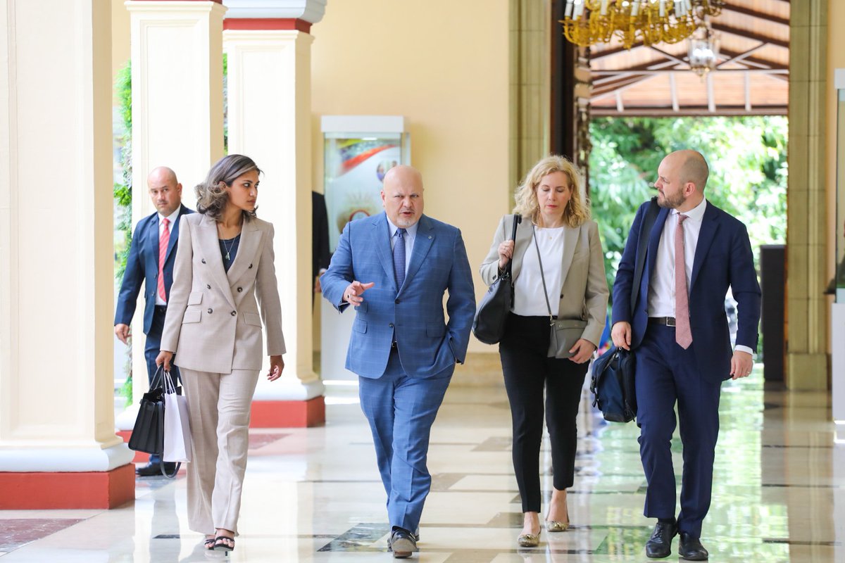 Recibí en el Palacio de Miraflores al Fiscal de la Corte Penal Internacional, Karim Khan, en el marco de su cuarta visita a Venezuela para continuar trabajando de manera conjunta y diversos temas de interés común.