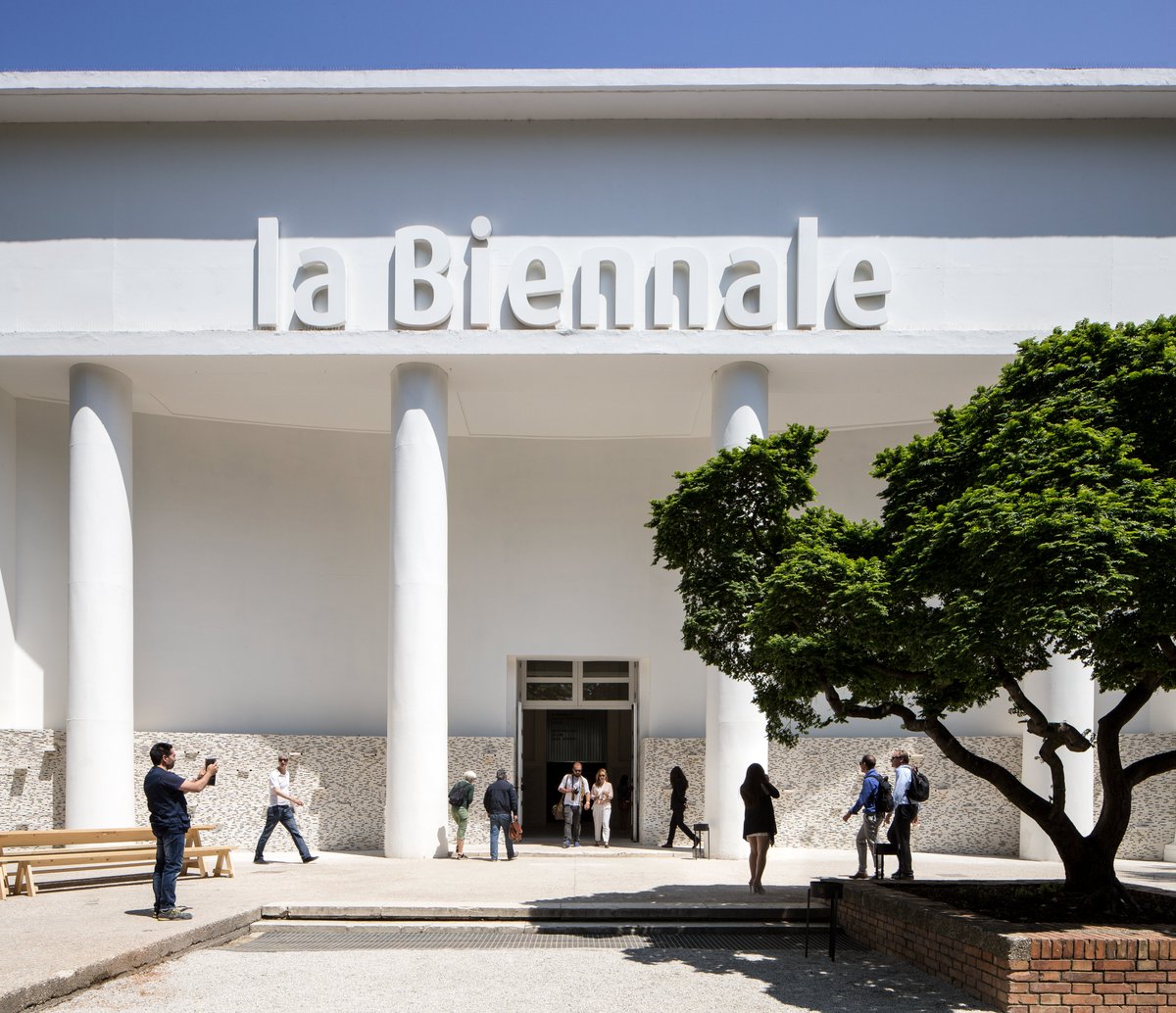 We're proud to see these CCA alums at #BiennaleArte2024 in Venice, Italy: 🇱🇧 Omar Mismar (MFA Social Practice 2015, MFA Visual & Critical Studies 2015) 🇳🇬 Toyin Ojih Odutola (MFA Painting & Drawing 2012) 🇹🇼 Abby Chen (MA Visual and Critical Studies 2011)