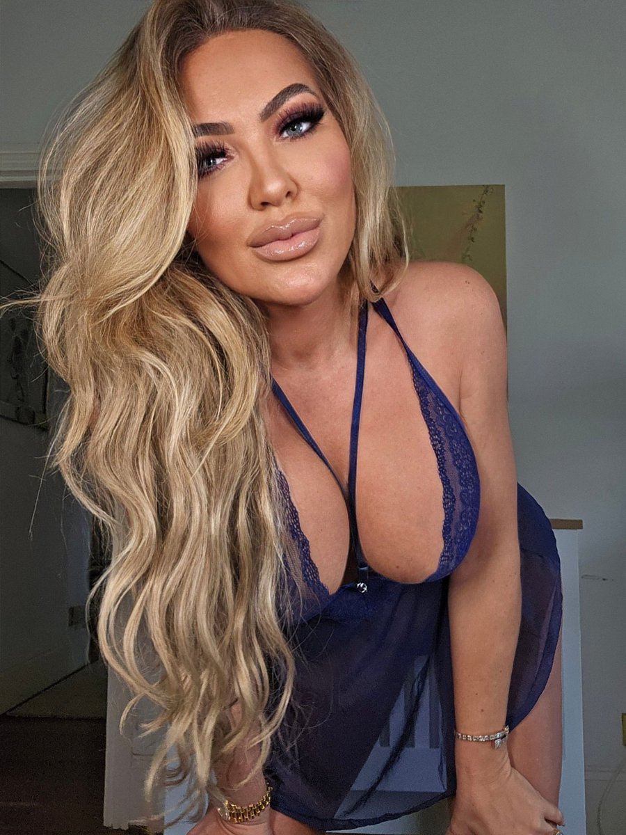 Juat posted some new FIRE content... come say hi, I answer ALL my DMs onlyfans.com/aisleyne 💋🔥