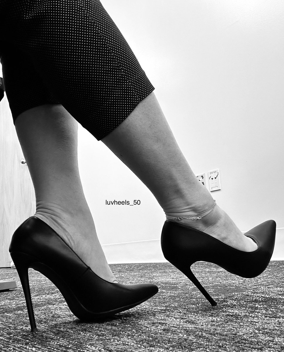 #luvshoes #highheels #heels #officeheels #MondayMood #blackandwhitephoto #officeheels #shoes #stilettos #classicblack